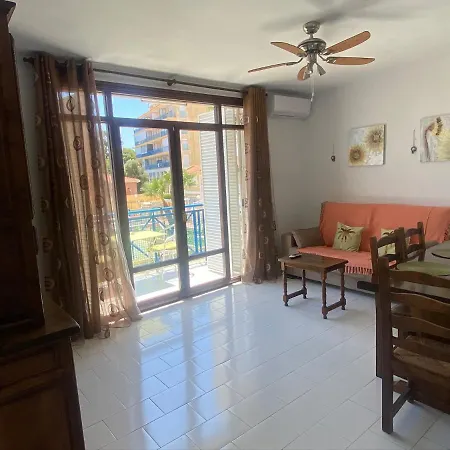 Cozy By The Aromatic Park Apartment *
